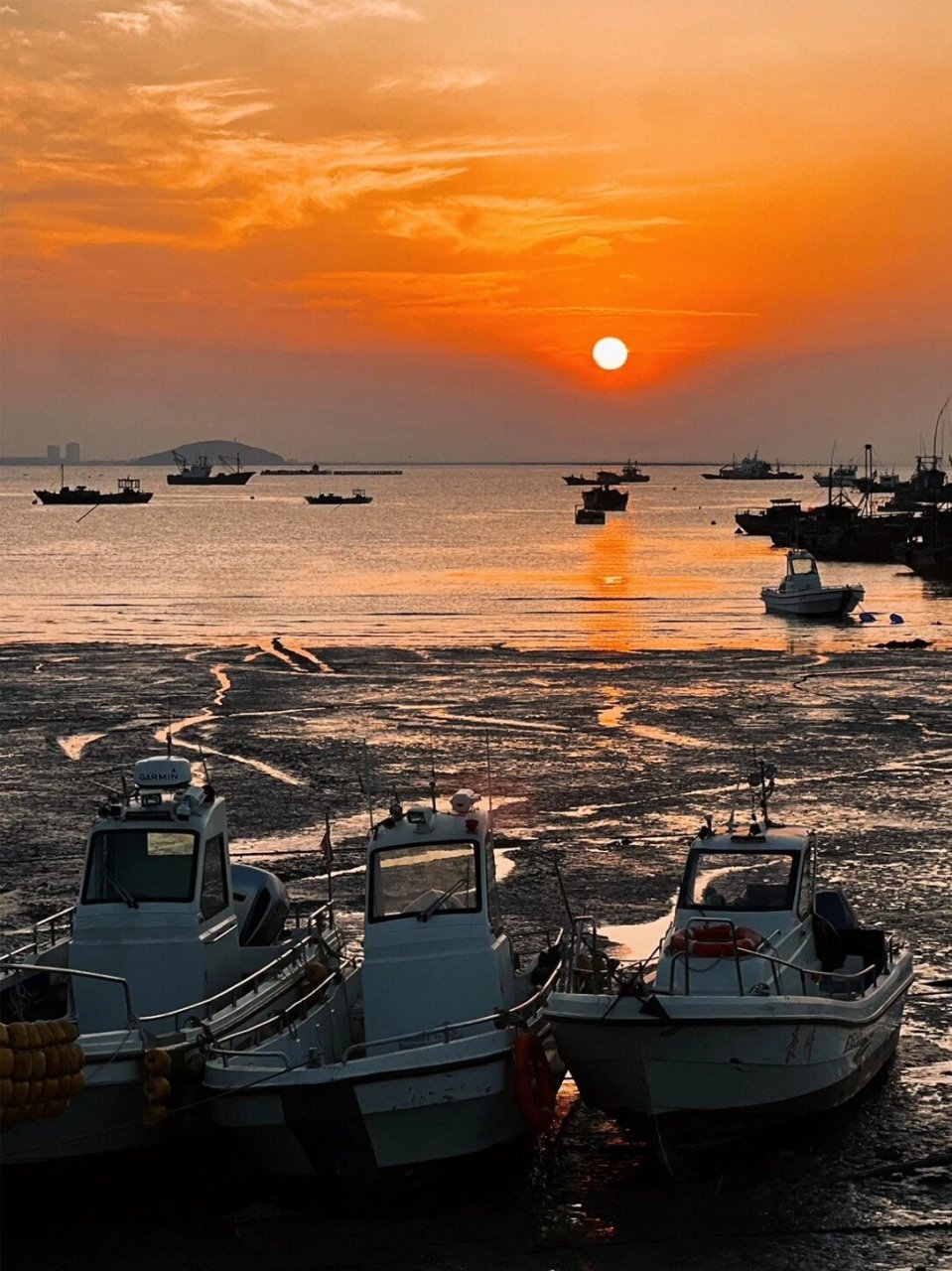 连云港主要景点分布在:海州区和连云区,想看海的可以直接到6715