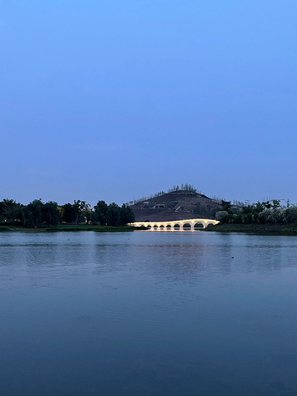 中国最高人造假山封顶61世博文化公园 上海耗资21亿,在浦东造了2座