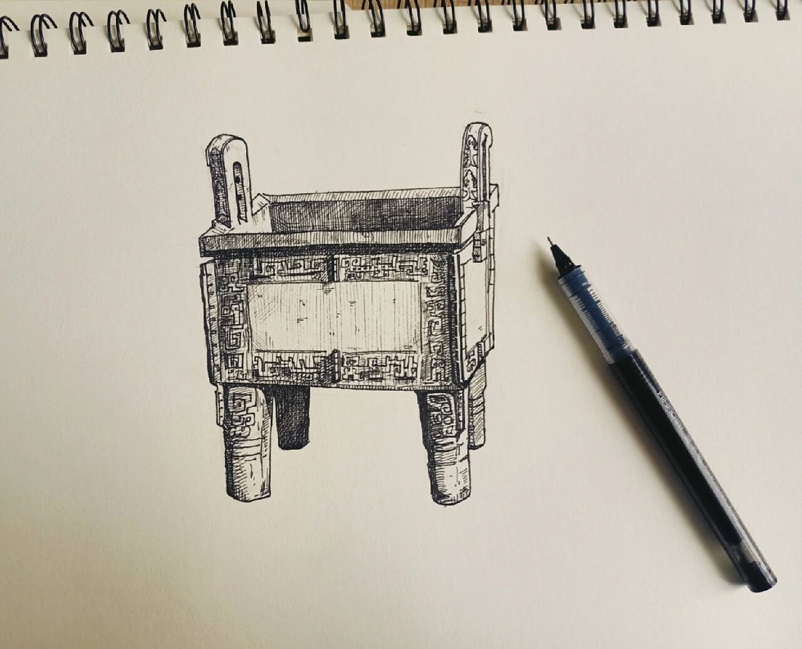 简单手绘司母戊鼎 线条手绘 画一张司母戊鼎 希望有所帮助  商后母戊