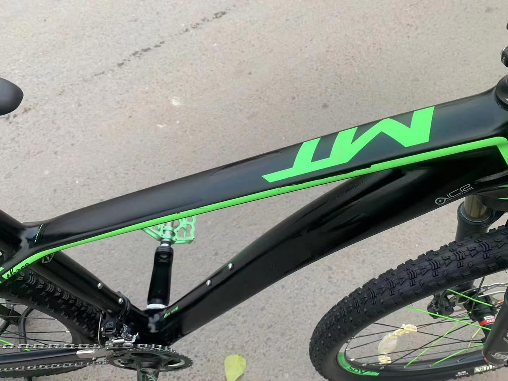 喜德盛山霸mt3,30速油碟刹,xt变速deore油碟刹,fox气压前叉,17车架27.