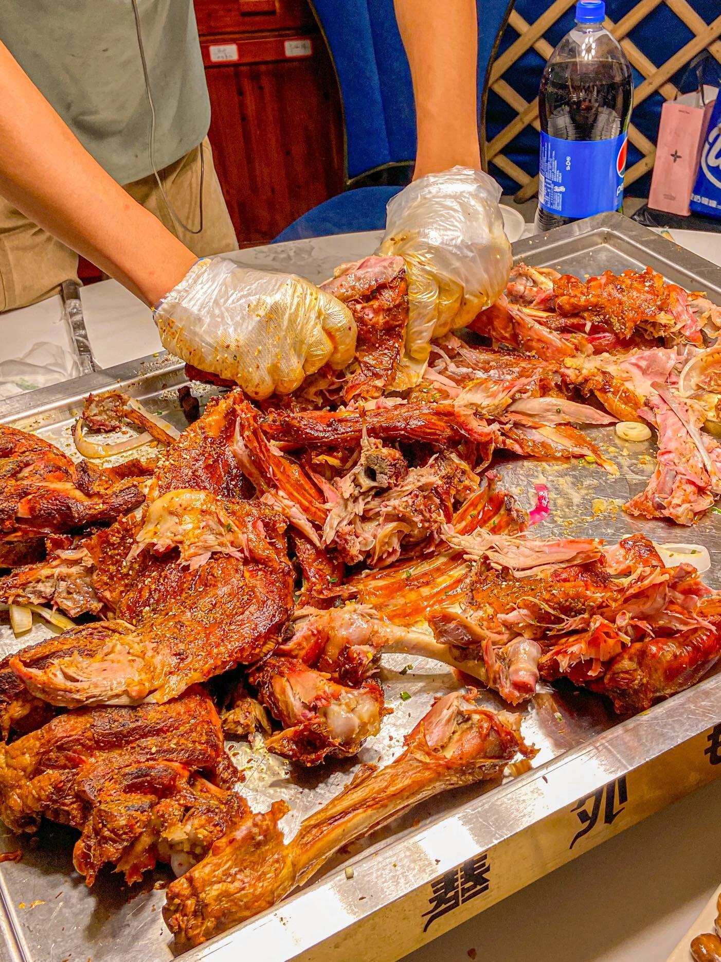 终于吃上了!我心心念念的蒙古包烤全羊!