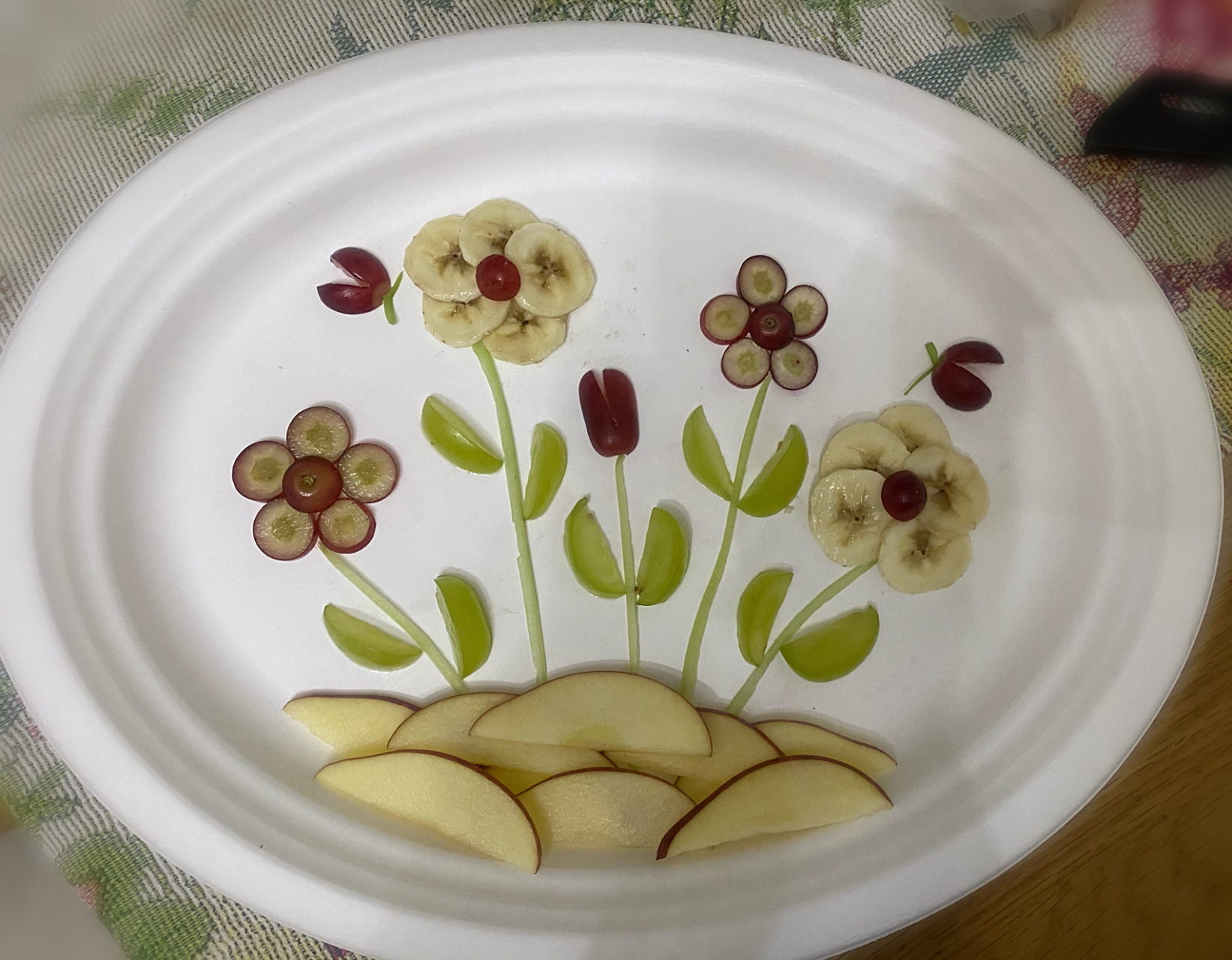 水果拼盘香蕉苹果葡萄 小学劳动课,又到拼妈时