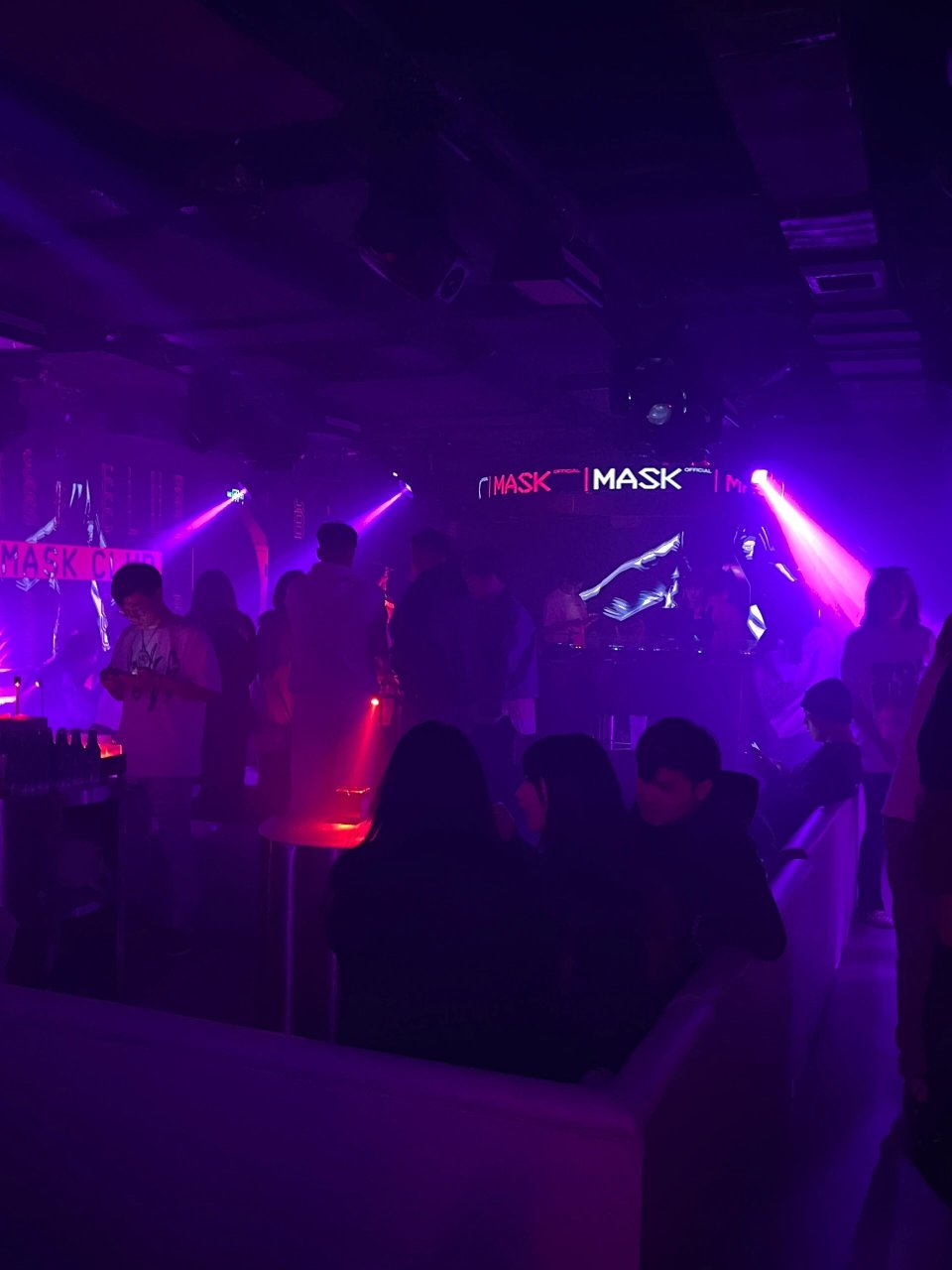 西安必来夜店mask club 和朋友一起过来这边玩 就在钟楼附近 很容易能