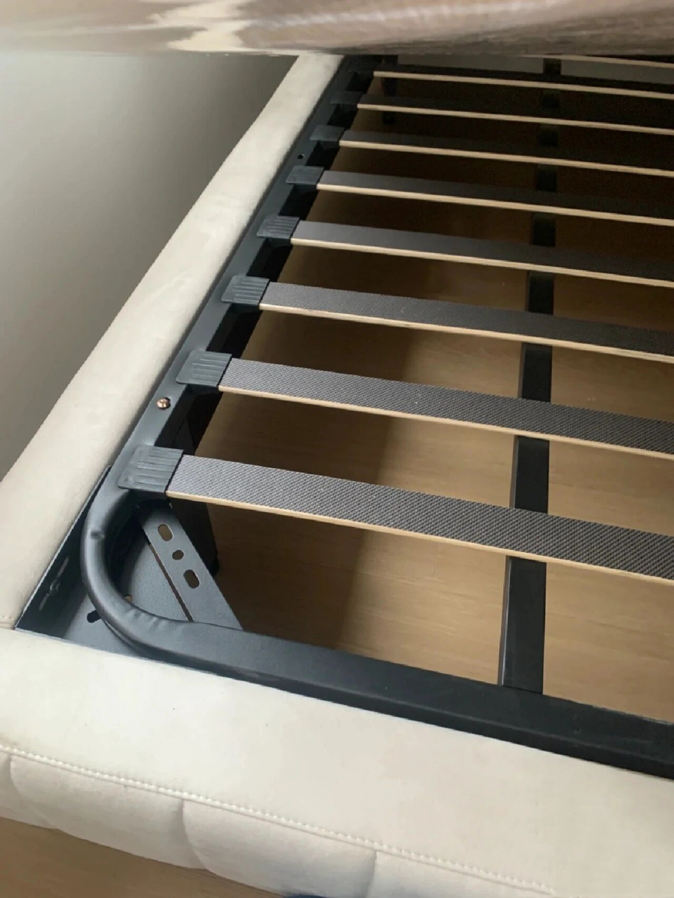 为什么不建议选排骨架床 现在市面上的大多数床架都是排骨架,不管是