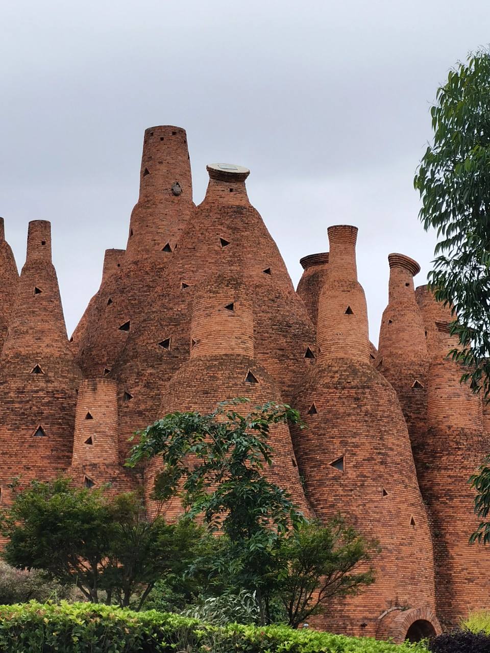 云南弥勒—东风韵景点 距弥勒市4公里左右,门票80元(含往返观光车票).