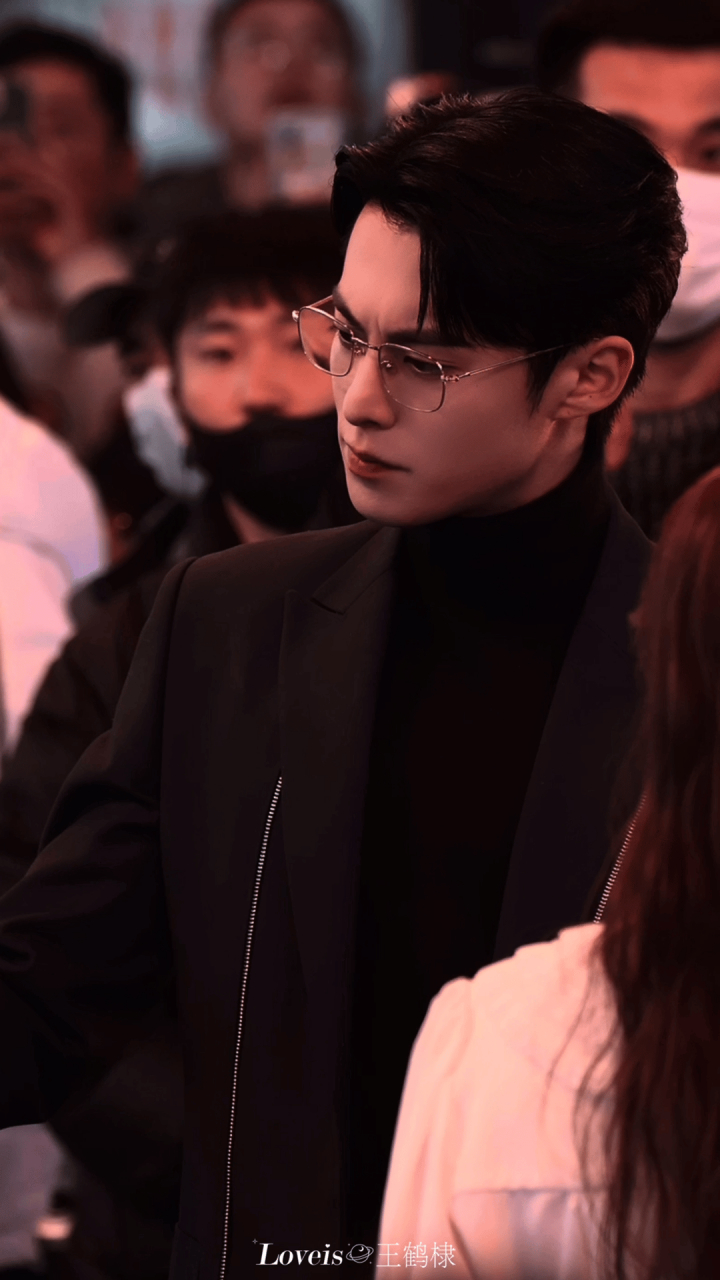 路扣无助[悲伤]  #王鹤棣时宴英雄救美路透