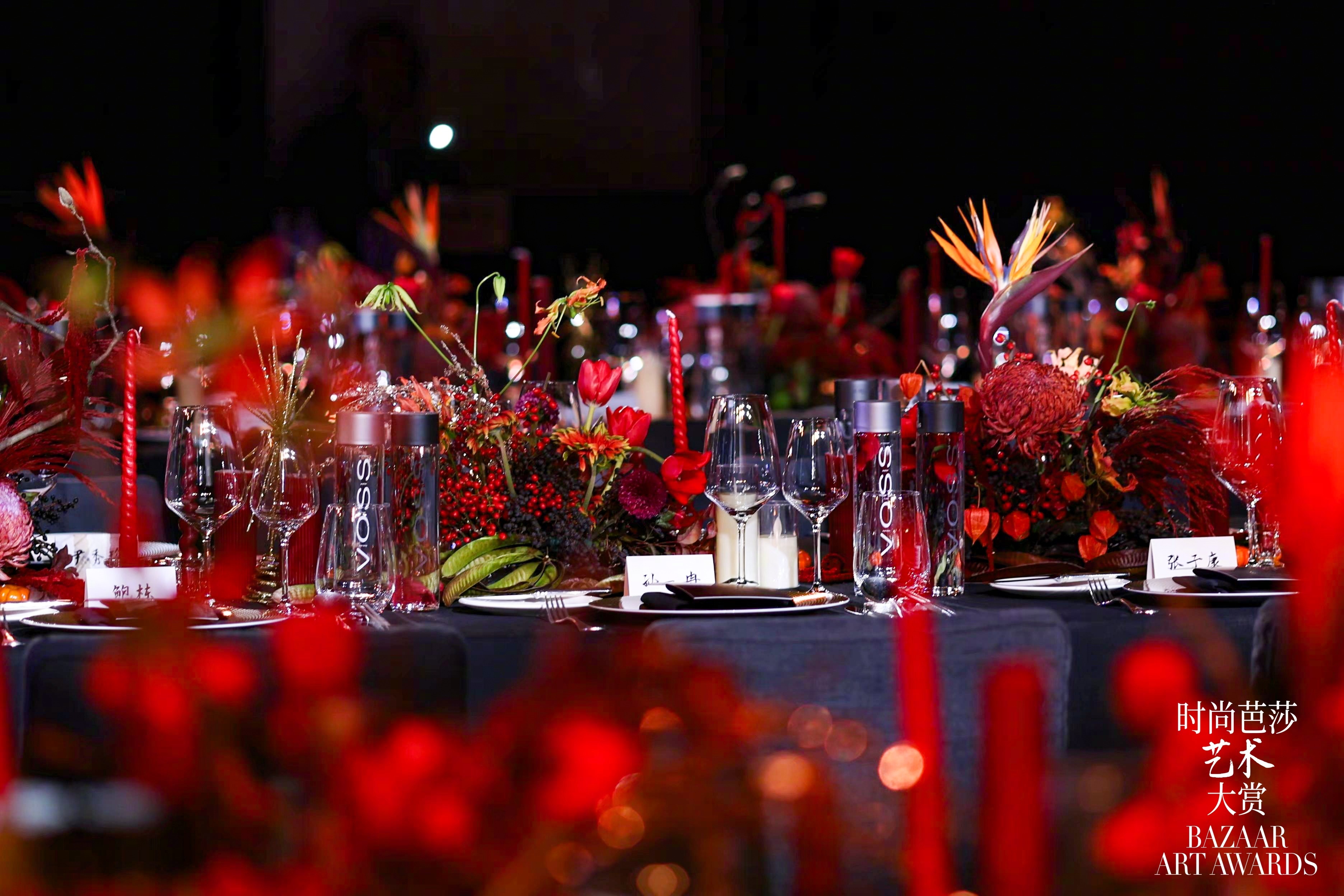 在昨晚"bazaar art awards时尚芭莎艺术大赏·2024 年度盛典"的晚宴中