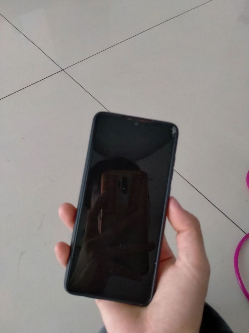 p30内屏摔坏大家有同款嘛 哭泣了 有没有稍微微便宜点的价格 修这个