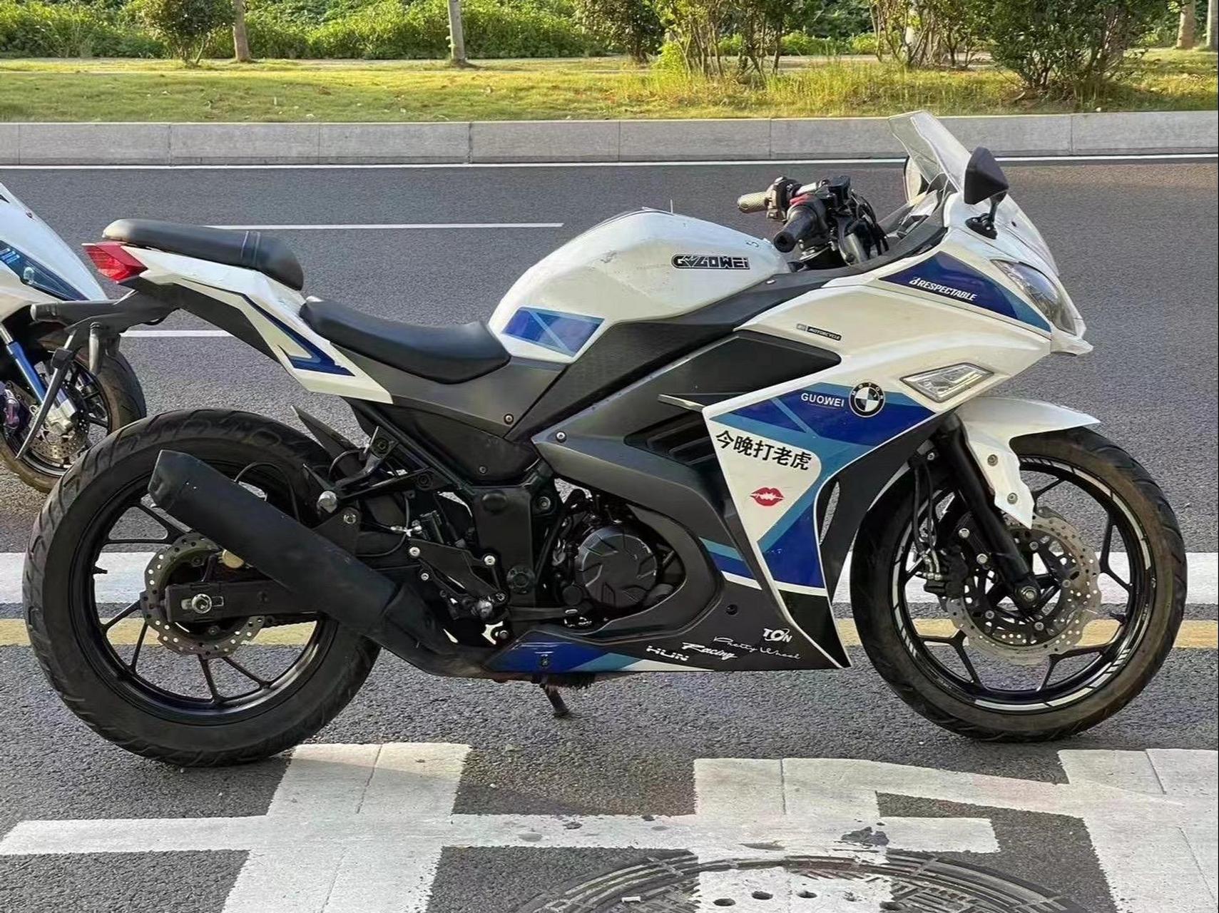 出一雅马哈v6款跑车.单缸250电喷.