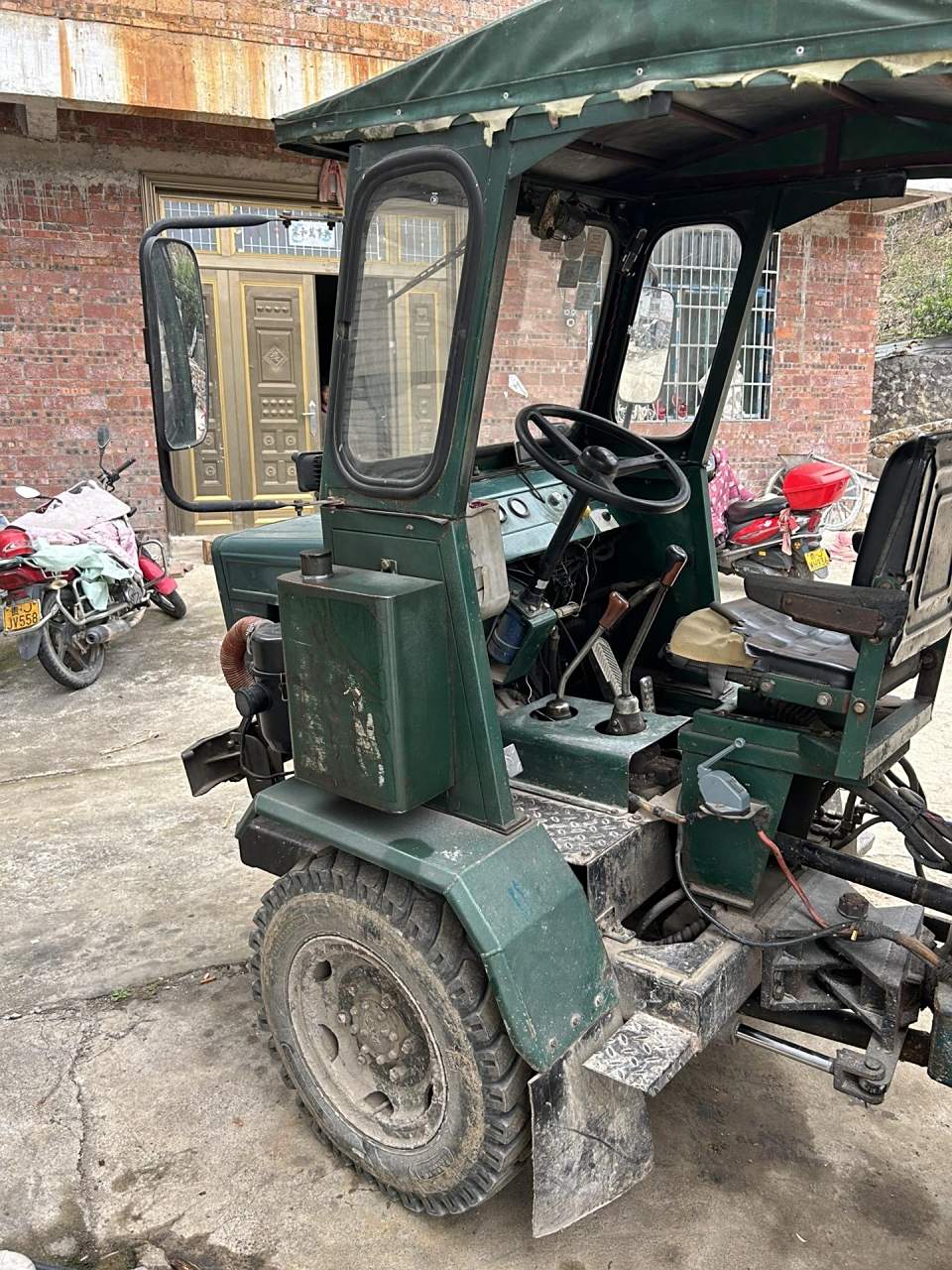 30马力桑莱特拖拉机来了,仅需两个,用得着的老板看过来,车况好