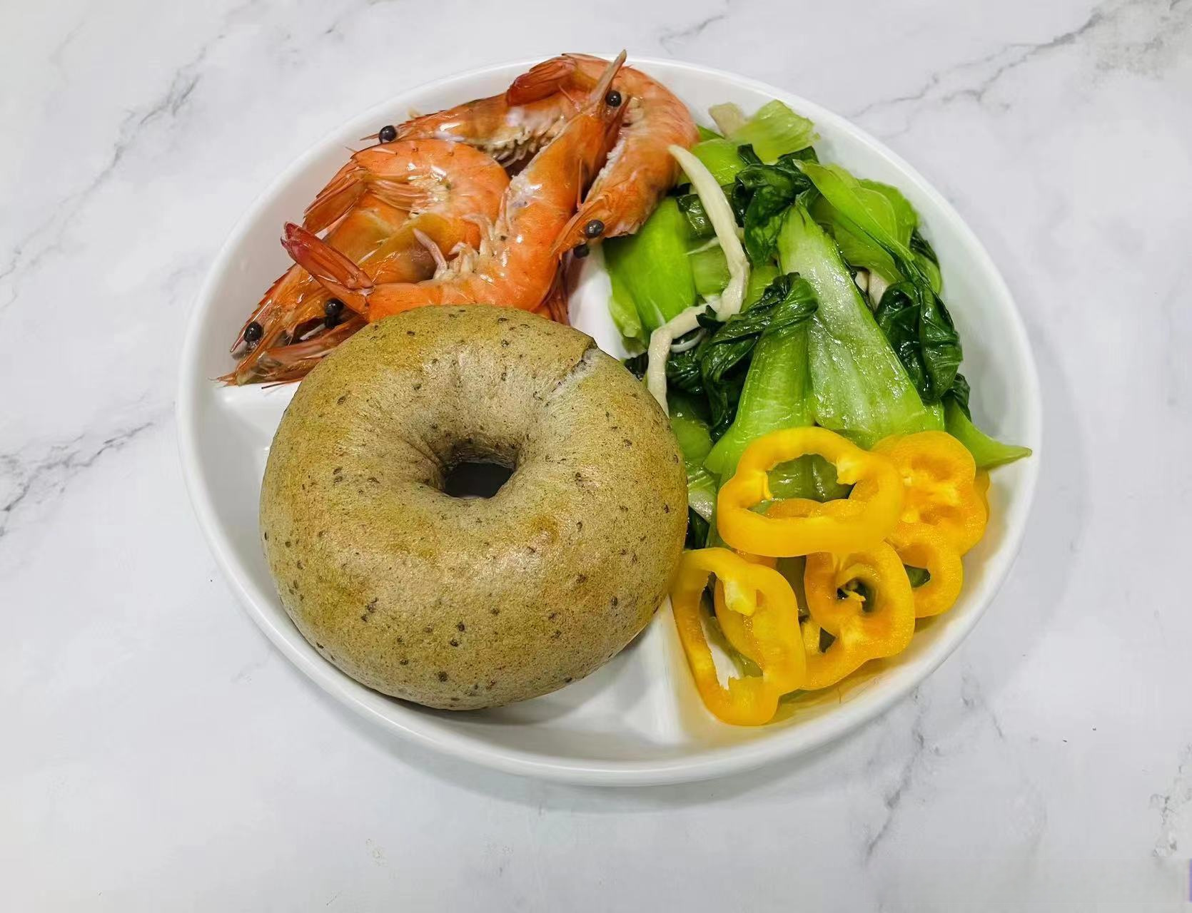 分享几个小伙伴用四格配餐法搭配的面包营养餐,图1的面包我是服了