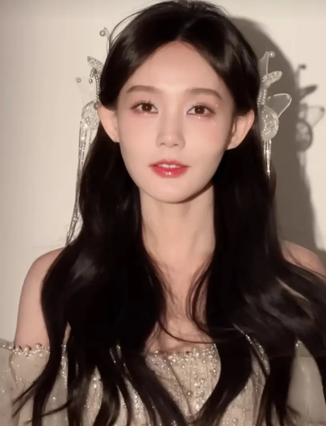 李一桐一直很美  眼睛灵动感觉会说话,又想到了半妖倾城,真的惊艳住了