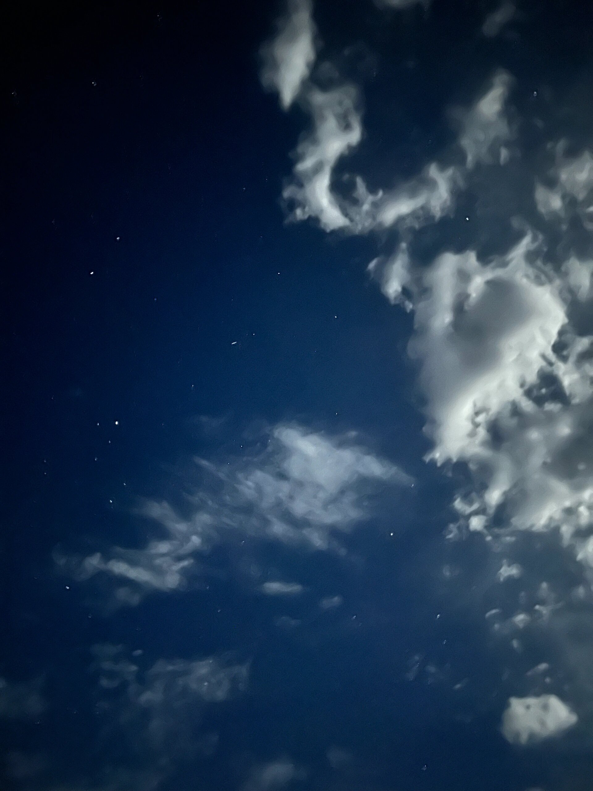 夜晚的天空也是蓝色的吗