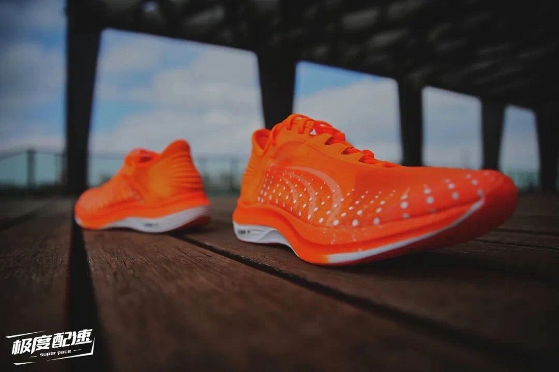 下 361° 78飞鱼 189元 361°旗下的轻质训练鞋,非常适合夏日训练