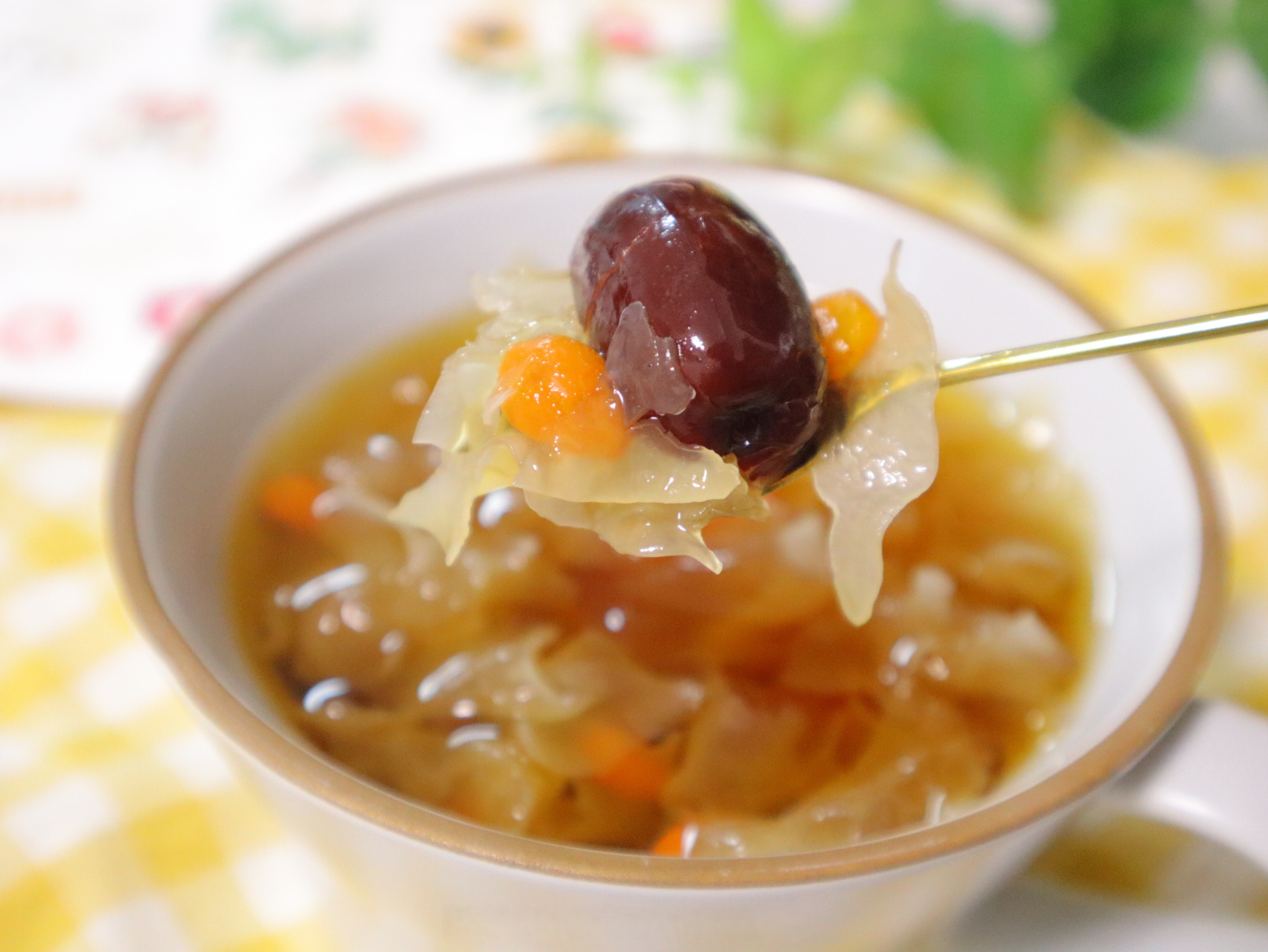 桂圆红枣枸杞银耳羹9909～ 秋天干燥两头又有些凉,喝着舒服