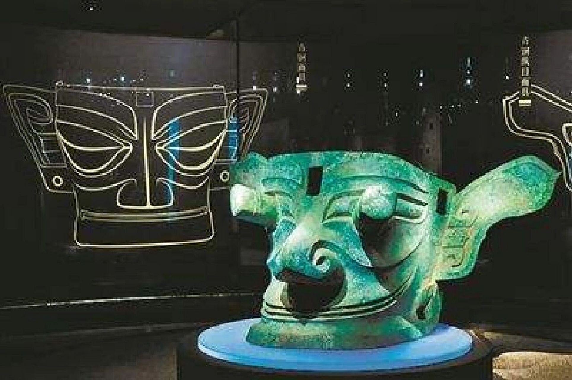 60 青铜纵目面具 商铜纵目面具为商代中晚期青铜器,该面具于1986年