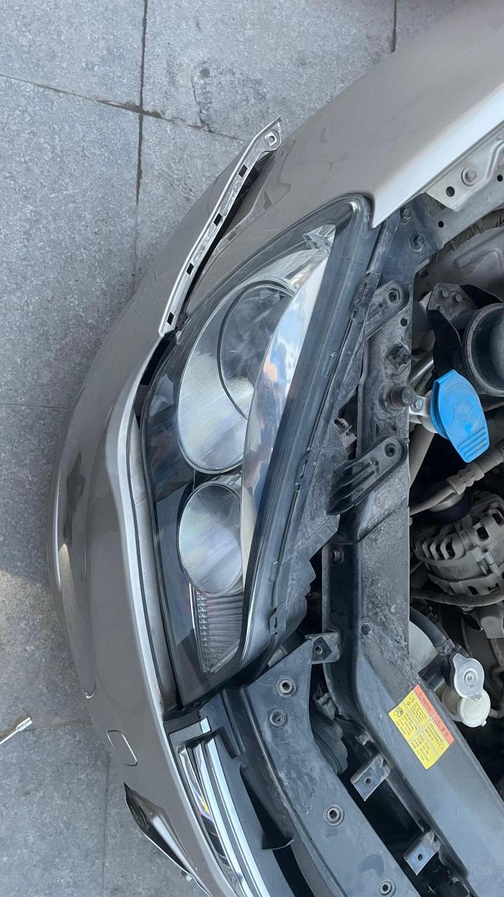 荣威350更换近光灯泡.