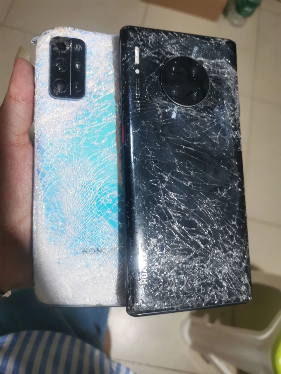 这种破烂手机别再换脸盆了 回收几百块一台 高价回收02烂手机,破