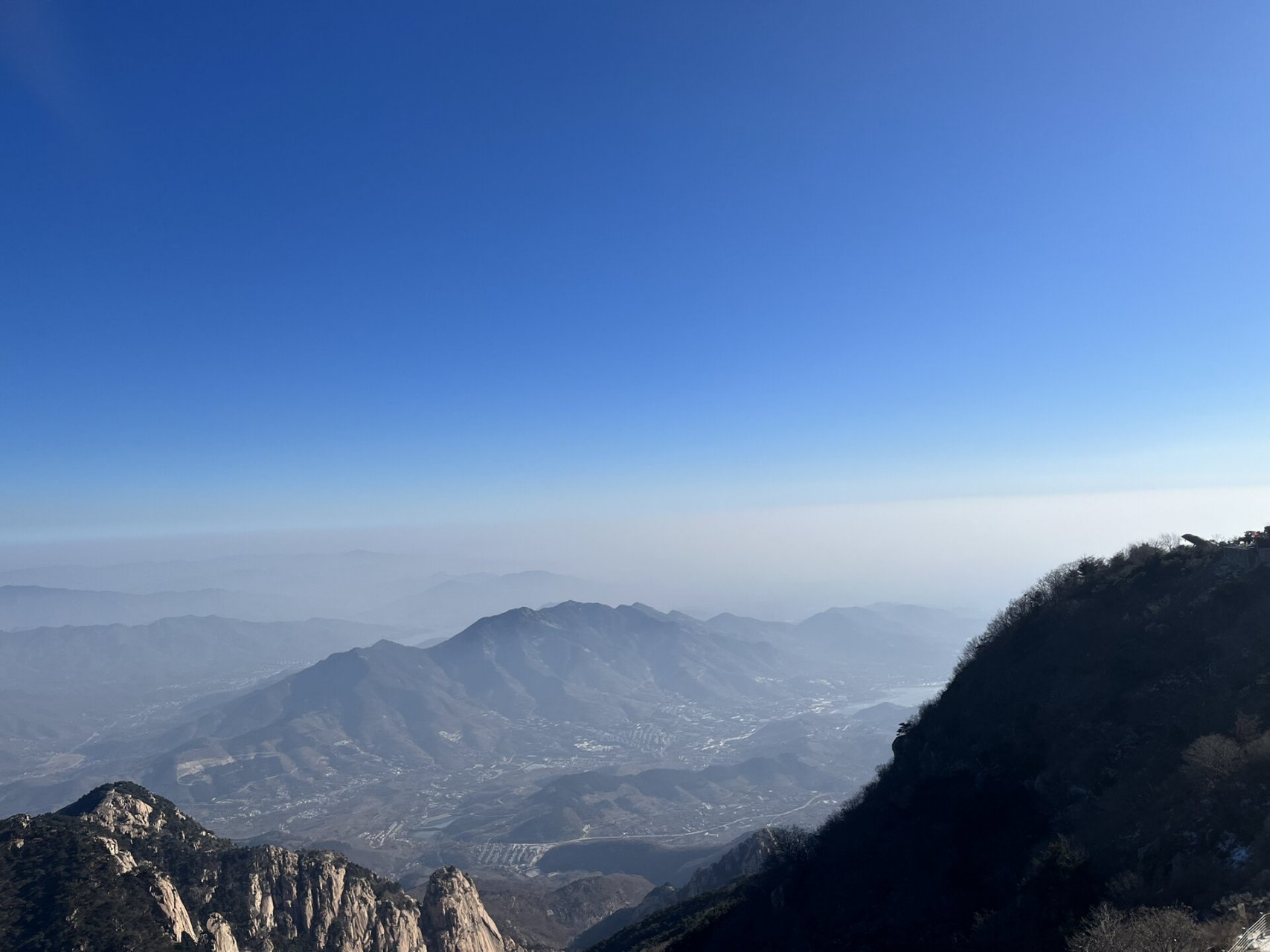 泰山山顶的风景图片