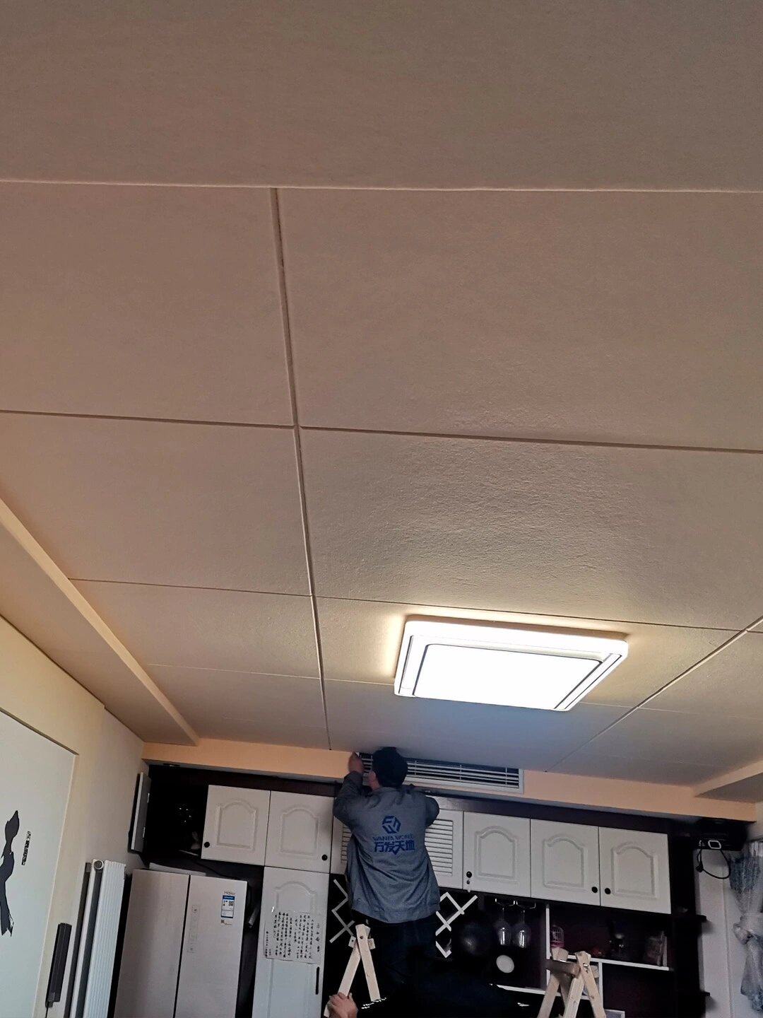 入住后发现楼上噪音很大,隔音吊顶怎么做?