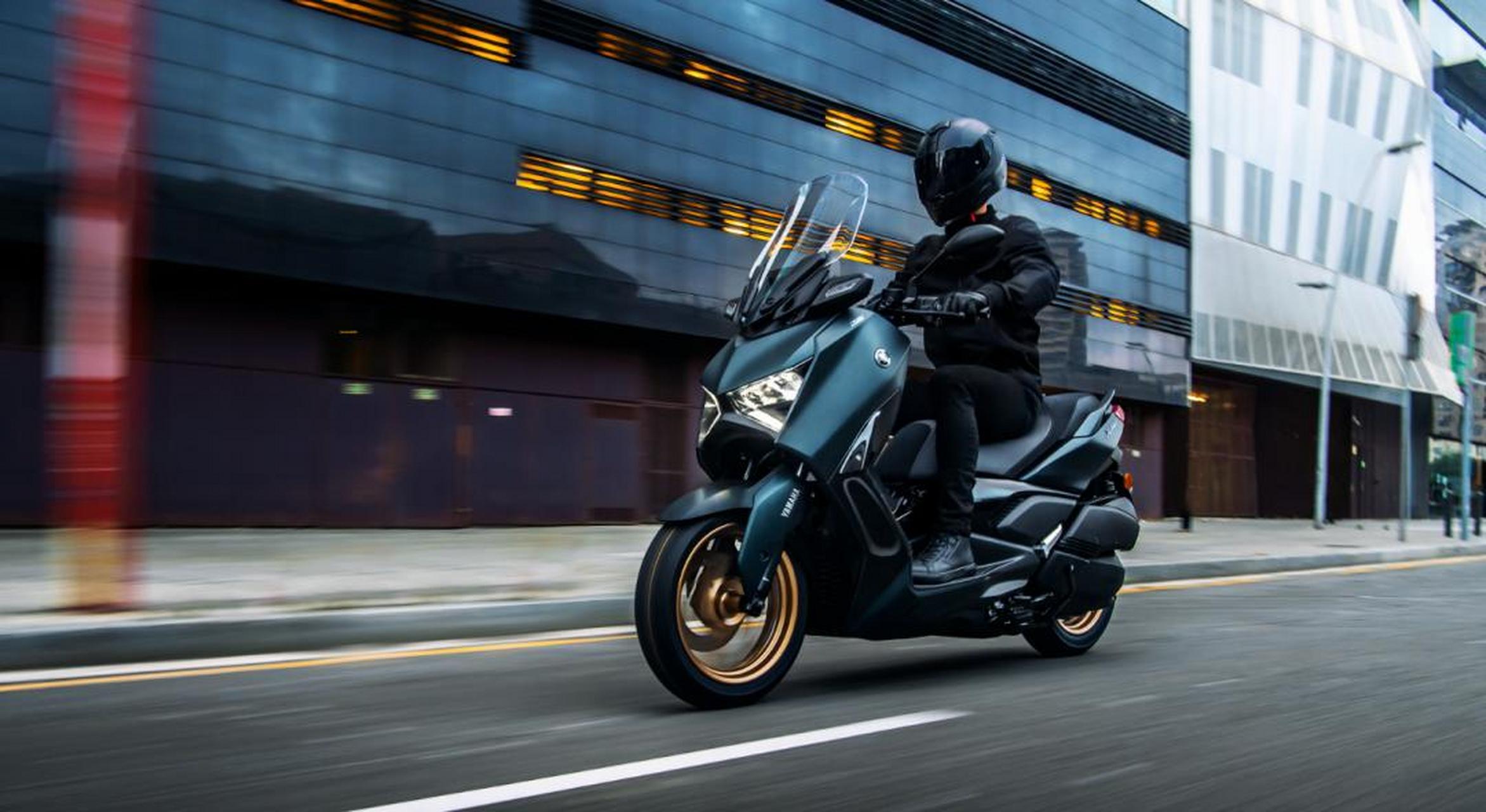 雅马哈发布了2023款xmax 300,外观采用"x"型设计,前大灯增加了led