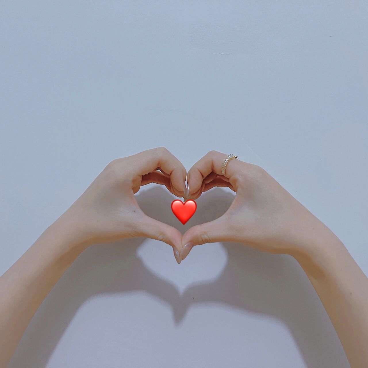 手势 比心 爱心   元旦在家无聊07 原相机拍摄,后期调滤镜,贴纸 get