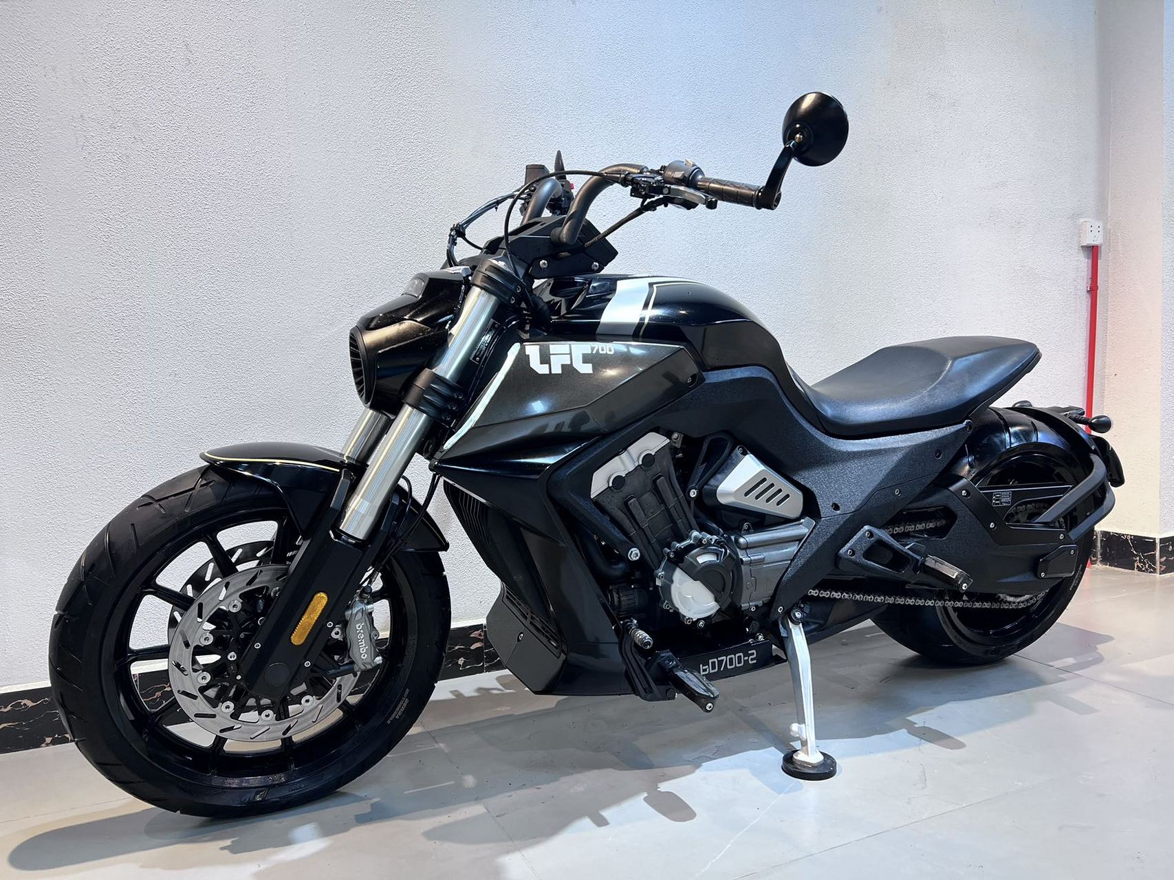 奔达02燎700 四缸电喷,鲍鱼刹车,  abs 大屏液晶,后胎320巨无霸