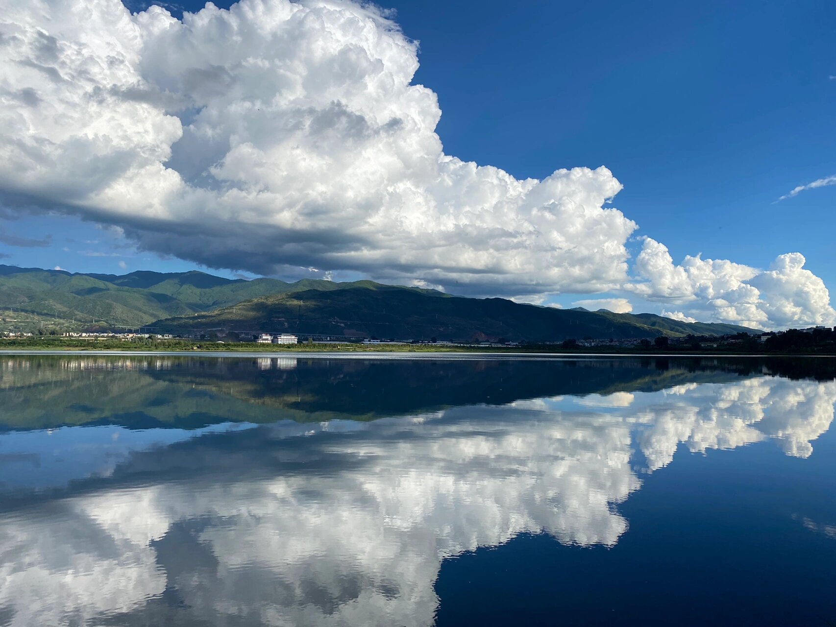 云南9大湖泊之程海,中国唯一天然螺旋藻湖泊 来云南十年,从来没有来过