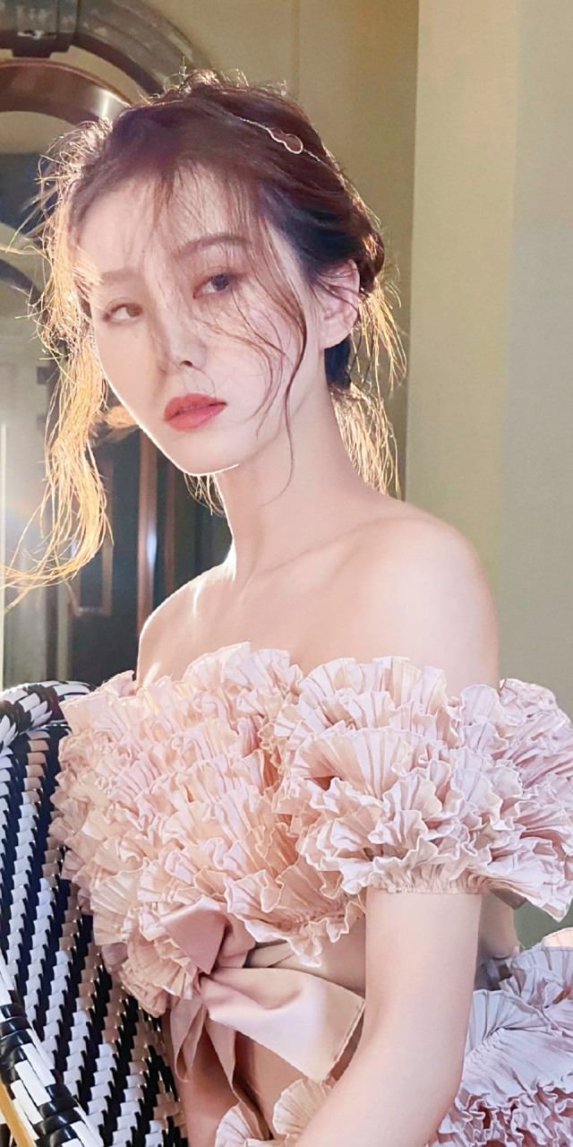 刘诗诗天鹅颈美背写真壁纸组图