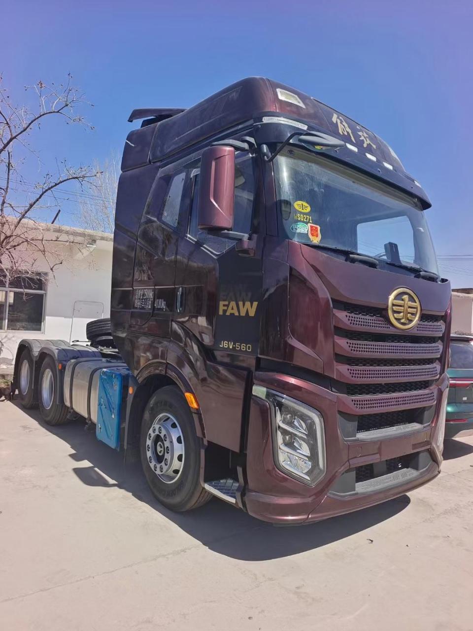 解放j6v560马力手动档,国六库存新车,合格证发票飘全国