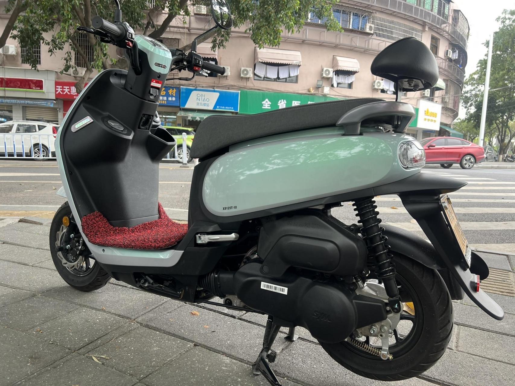 24年3月上牌三阳蜂鸟125,无钥匙启动无,带abs,新车一台1千多公里,必须