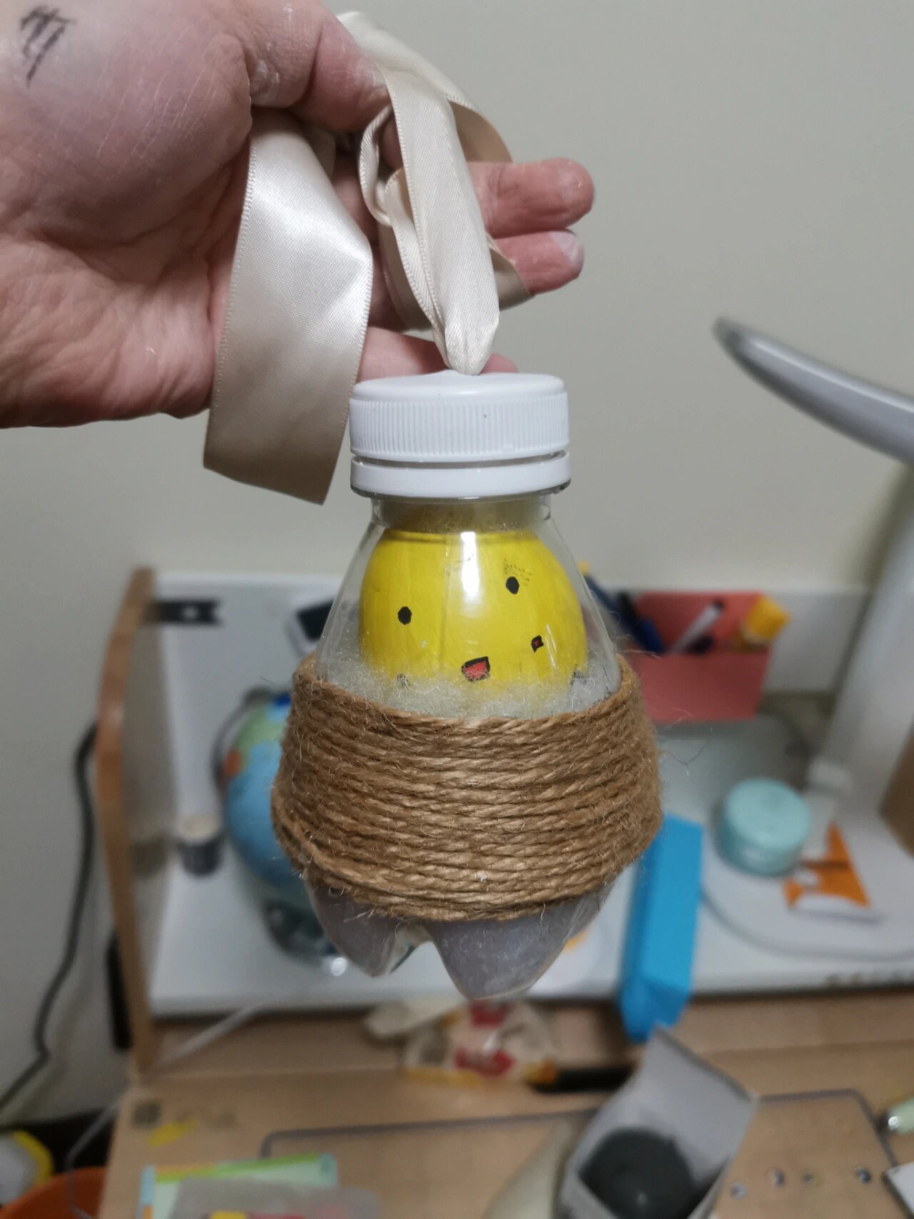 大晚上老母亲的手工小作坊只能临时营业出这这个护蛋工具了!