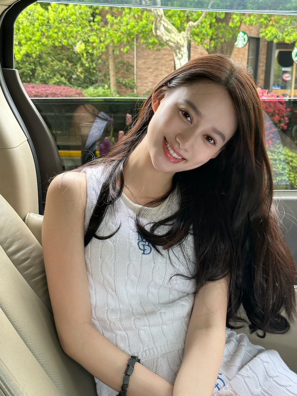 北影校花夏梦晒童年照,网友惊叹:从小美如天仙果然是从小美到大!99