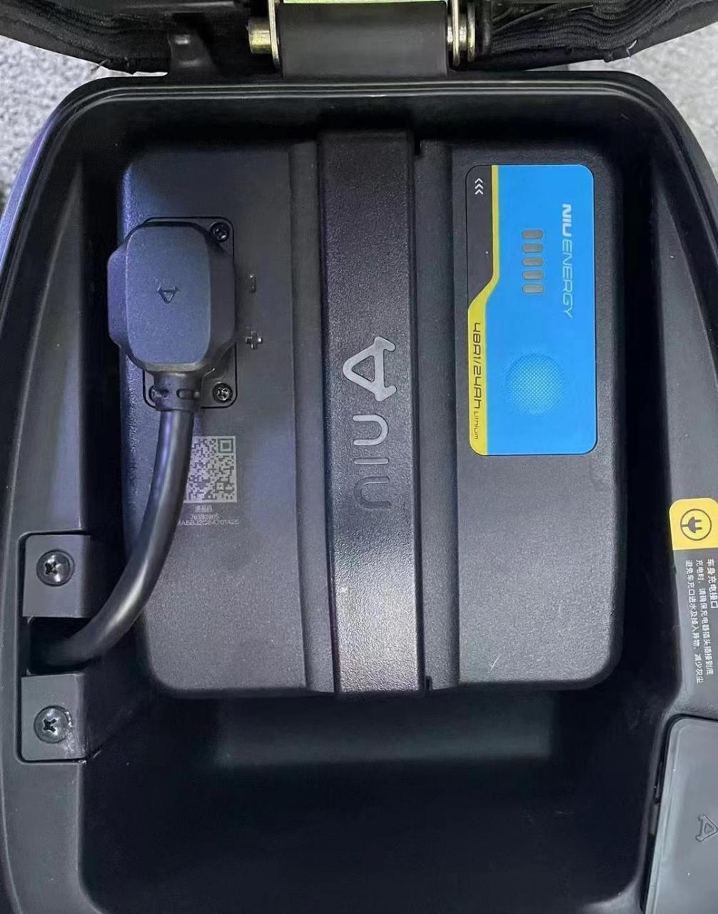 小牛u2动力版￥4599 速度50 续航60 配件 钥匙 智能卡 遥控 充电器