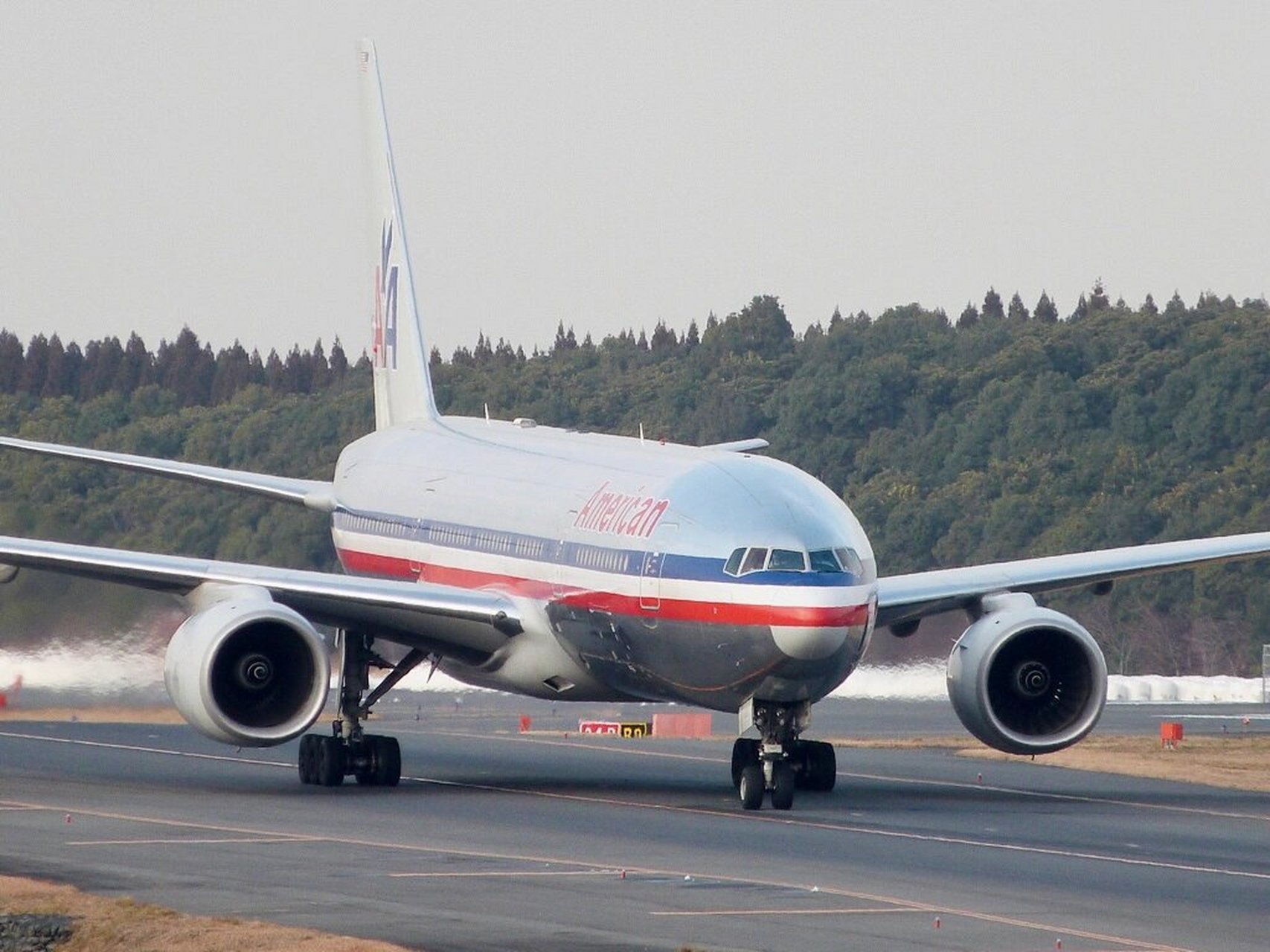 老涂装重型机 很多年前在洛杉矶国际机场飞上海时,拍到的美国航空波音