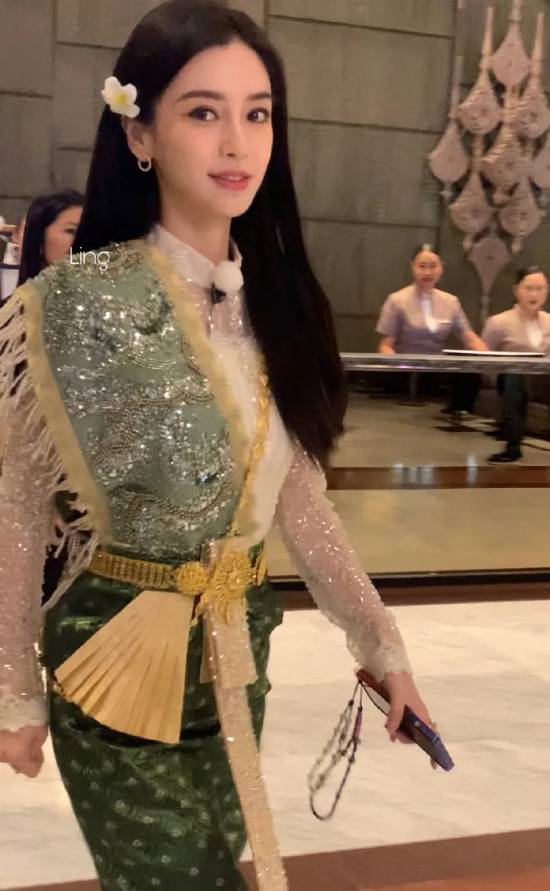 angelababy泰妆造型,像是泰国公主[偷笑][偷笑]