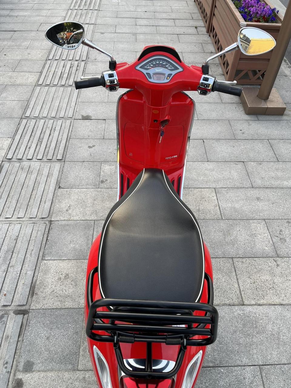 20年vespa150冲刺限量版中国红.