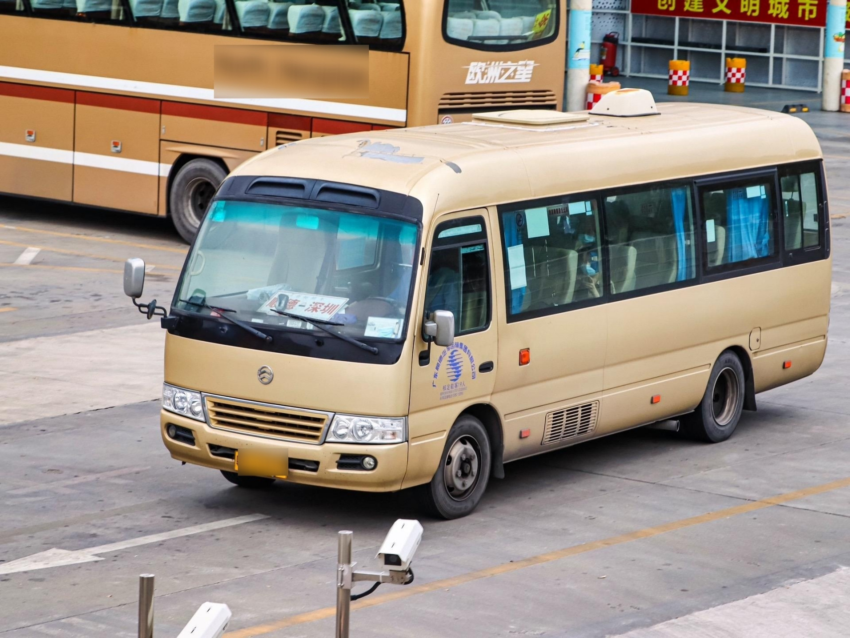 顺德汽运安凯19座小巴.