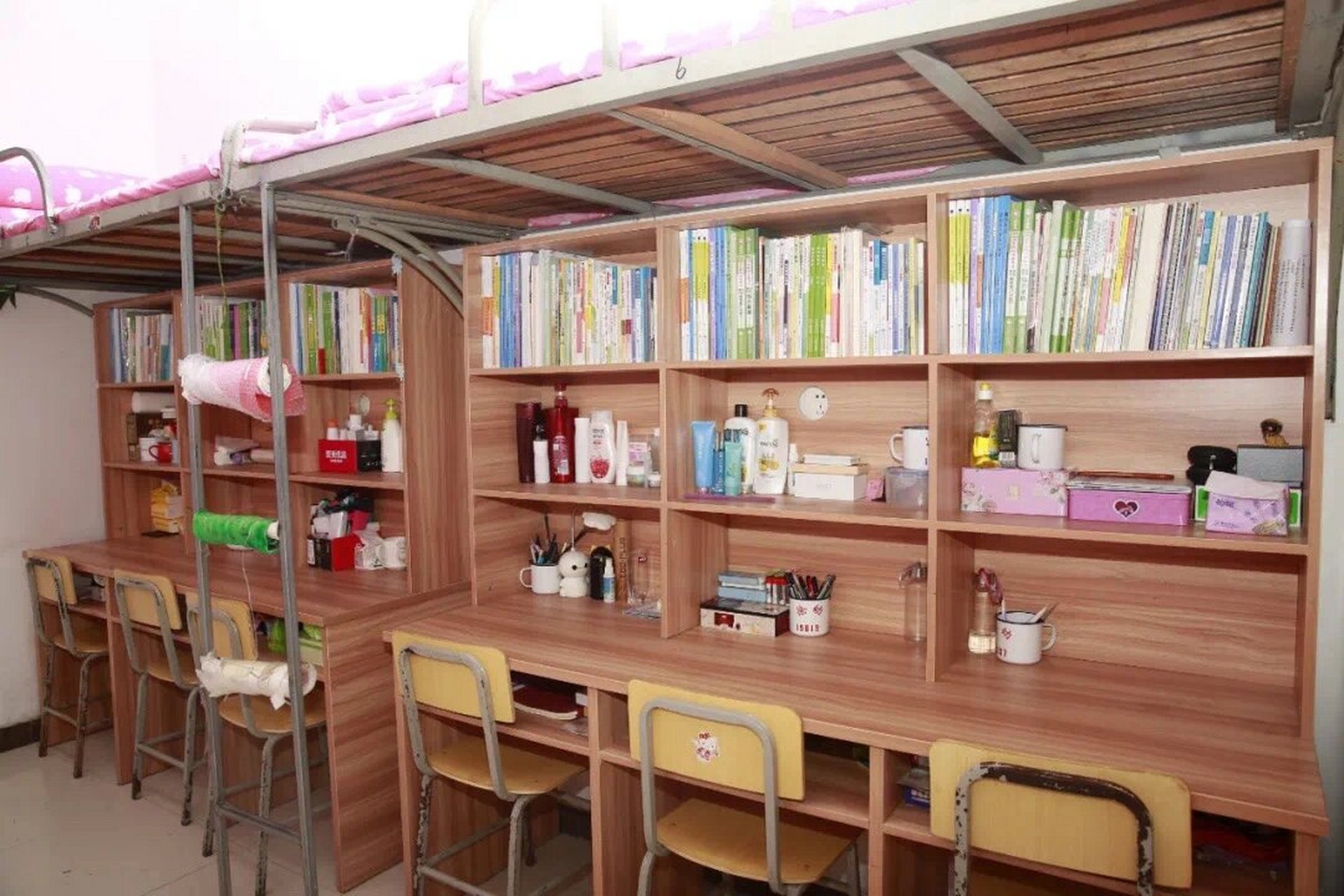 徐州幼师宿舍 洞山校区宿舍来啦 宿舍拥有独立卫生间,独立洗漱间,直饮