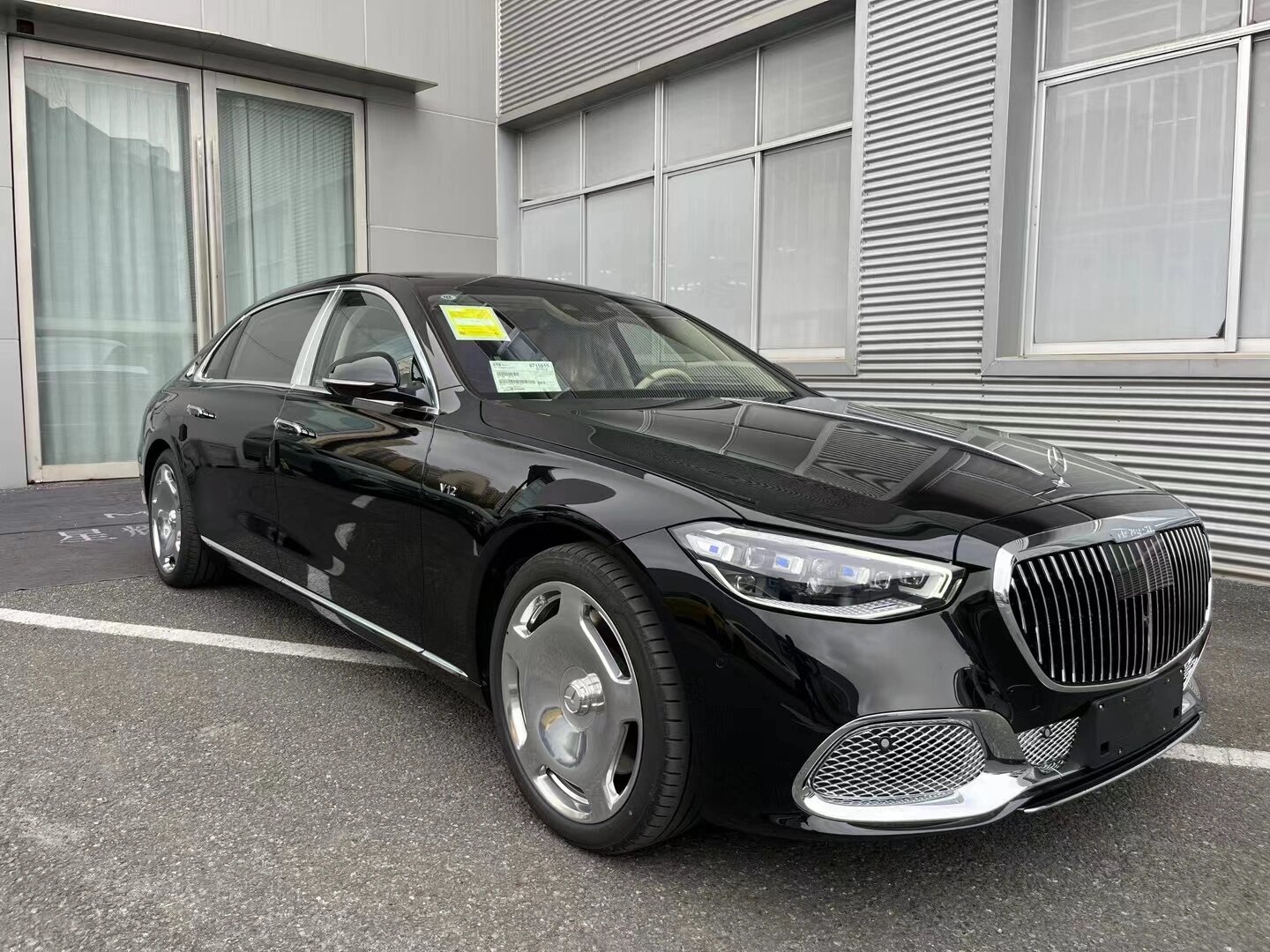 全新24款迈巴赫s680黑外米内 330万指导价 现车到店 详情私聊咨询