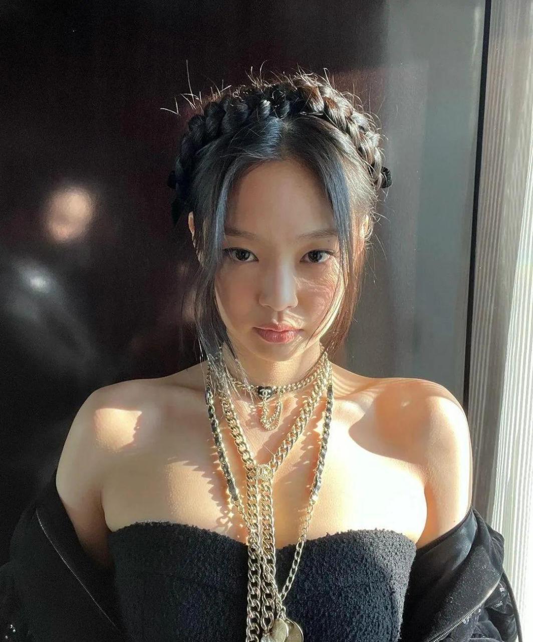 troye sivan 在最新的采访中点评了和金珍妮(813191,jennie kim