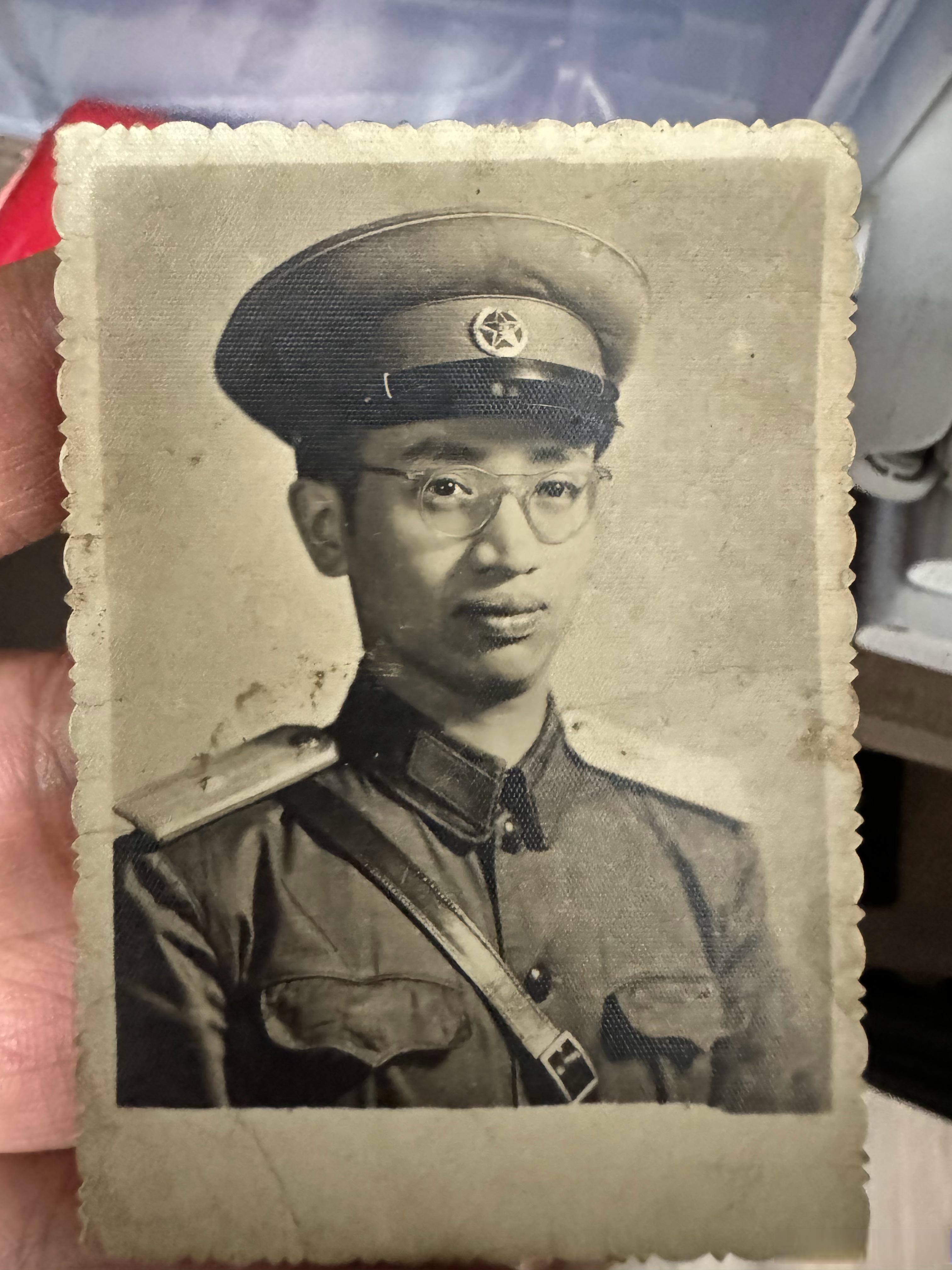 这背后的情感纽带不难理解,因为我的父亲也是那段历史的一部分