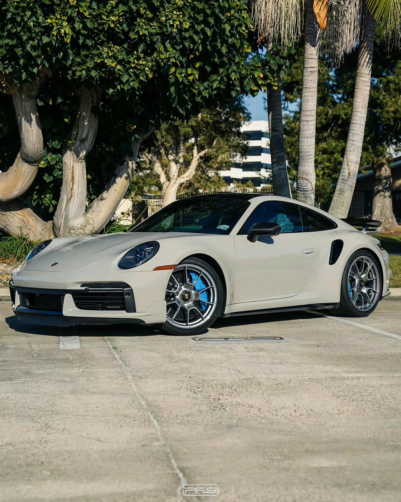 保时捷911(992) turbo s "chalk grey"配色04