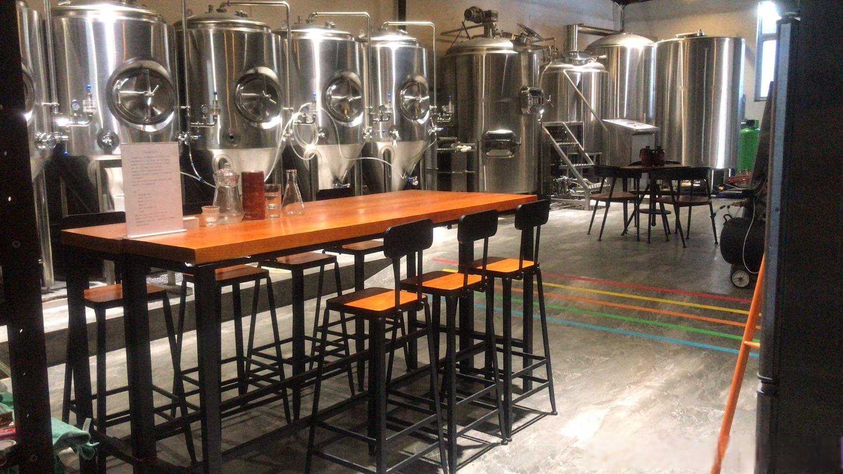 史密力维精酿啤酒设备厂家支持定做各种尺寸,适合任何场地,以下是我们