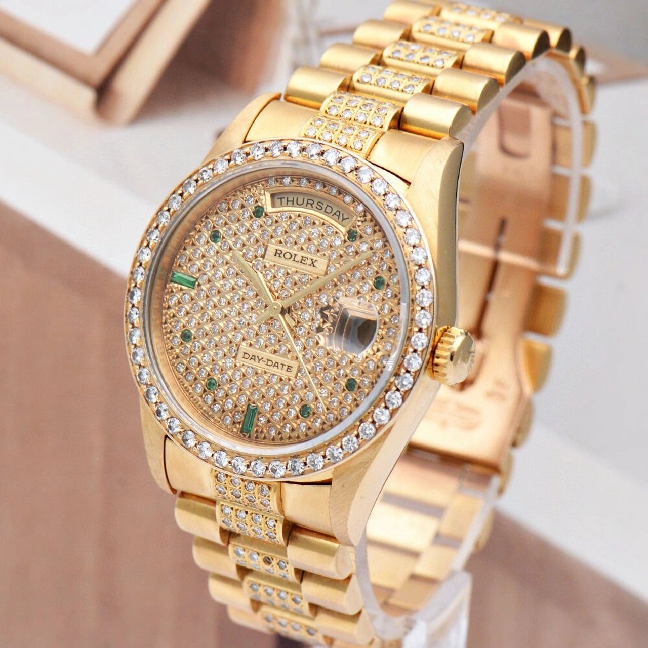 劳力士 星期日历型 自动机械男表 型号:18238后镶钻满天星 材质:18k