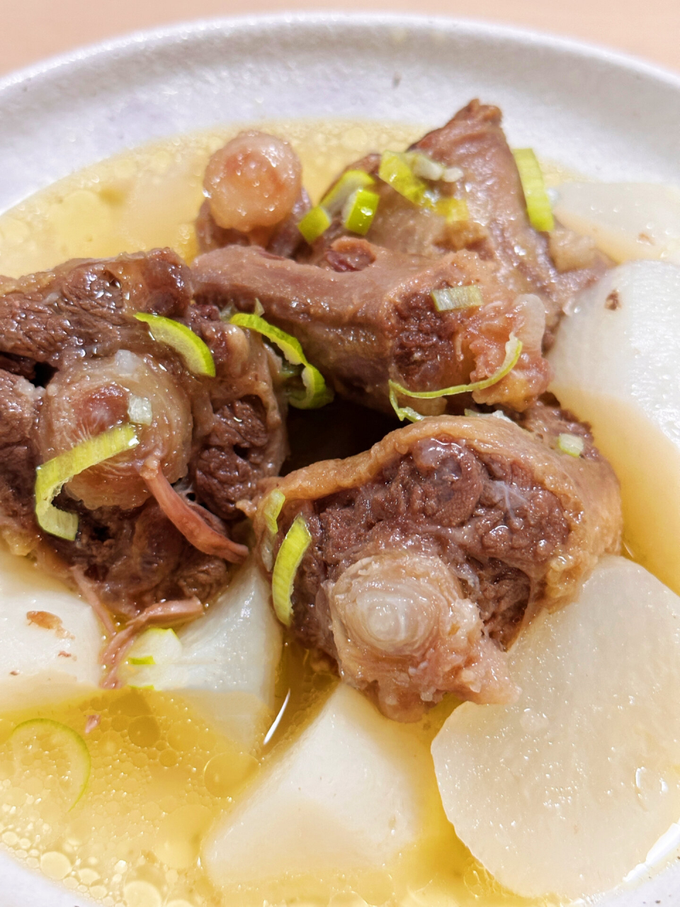 家常菜|超简单的暖胃清炖白萝卜牛尾汤03 又干又冷的冬天,就想喝点