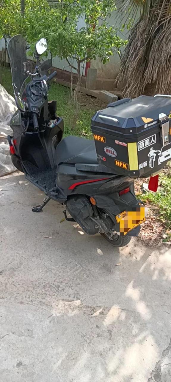 本田裂行125踏板摩托车.极品22年本田裂行黑武士顶配星际版