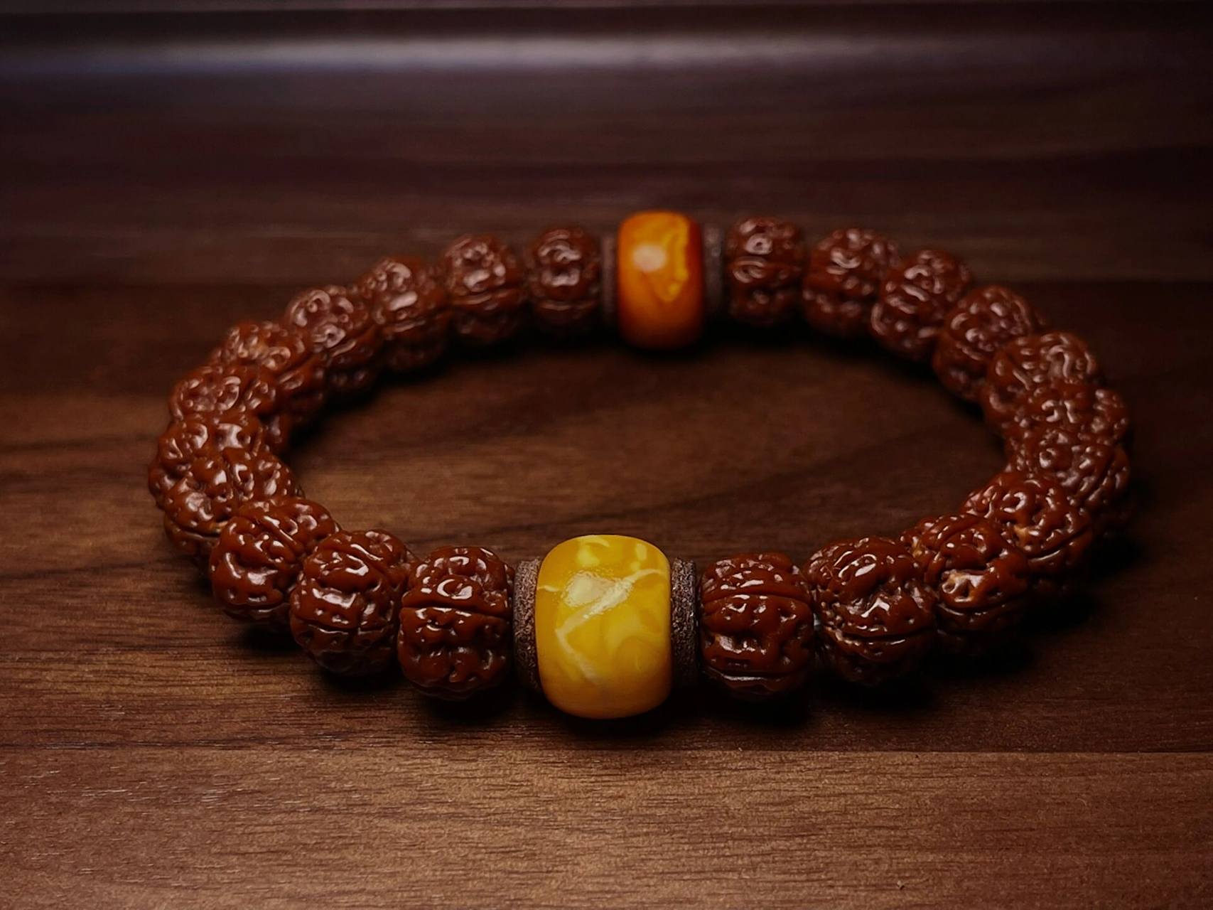 聚是一团火,散是满天星 金刚菩提搭配老蜜蜡墩子,最经典最实用的搭配