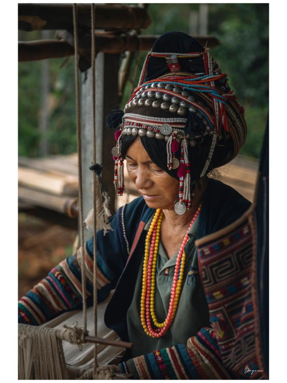 阿卡 人是哈尼族的一个支系,称爱尼人,自称阿卡,阿卡人是个跨境民族