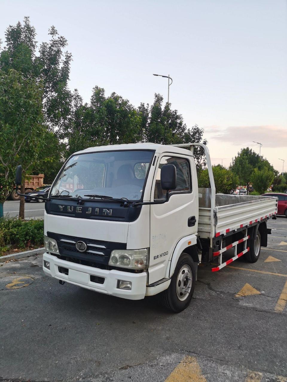 新到:2017年2月,跃进帅虎h100平板490中冷增压电喷发动机,保险年审到